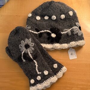 Cozy Peruvian Alpaca Wool Gray and White Women’s Knit Hat and Mittens Set